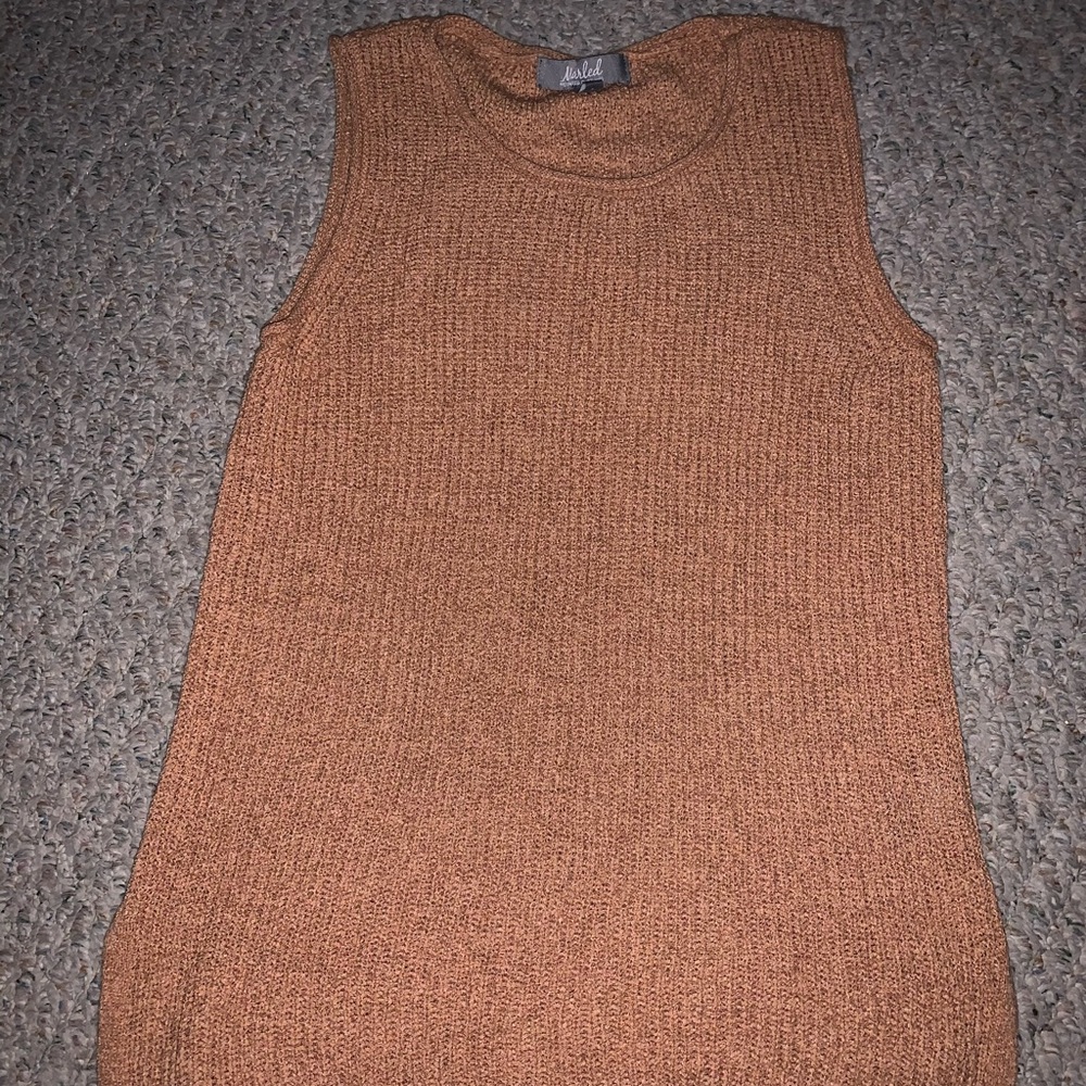 Sleeveless sweater top